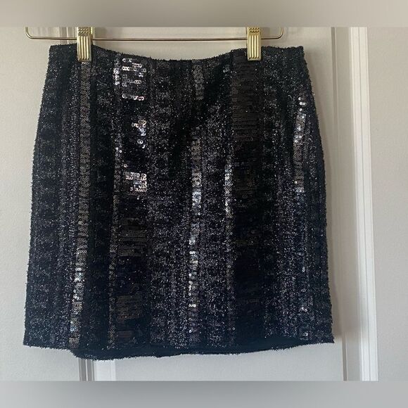 Express sequin mini skirt. - Picture 2 of 6